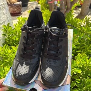 Skechers Womens's Black Sneakers